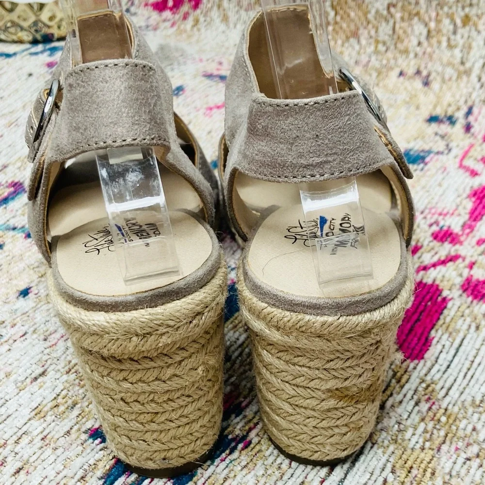 LifeStride • Tyra Taupe Grey Espadrille Wedge Sandal • 6.5